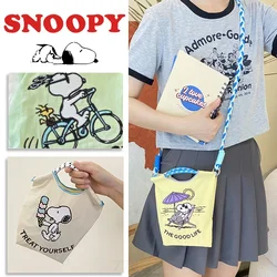 Snoopy torba typu Messenger śliczne kobiety moda na telefon mała torebka kreskówka Anime dziewczęce podróże zakupy Mini makijaż torba na ramię