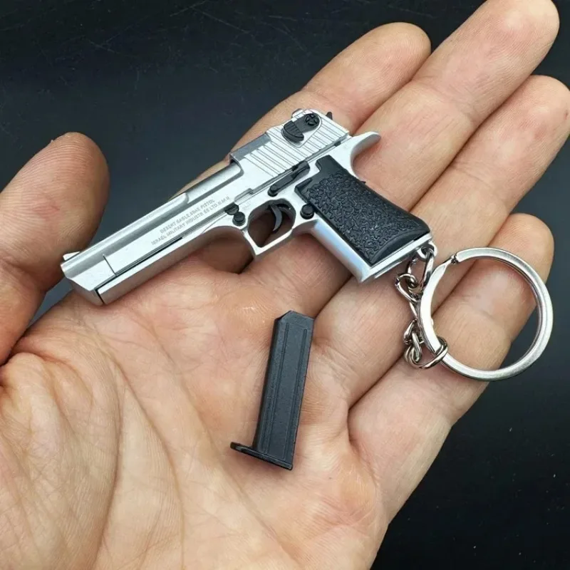 Alloy 1:4 Desert Eagle Pistol Keychain Ring Aritificial Gun Detachable Assemble Toy Gun Shoulder Bag Accessories Christmas Gift