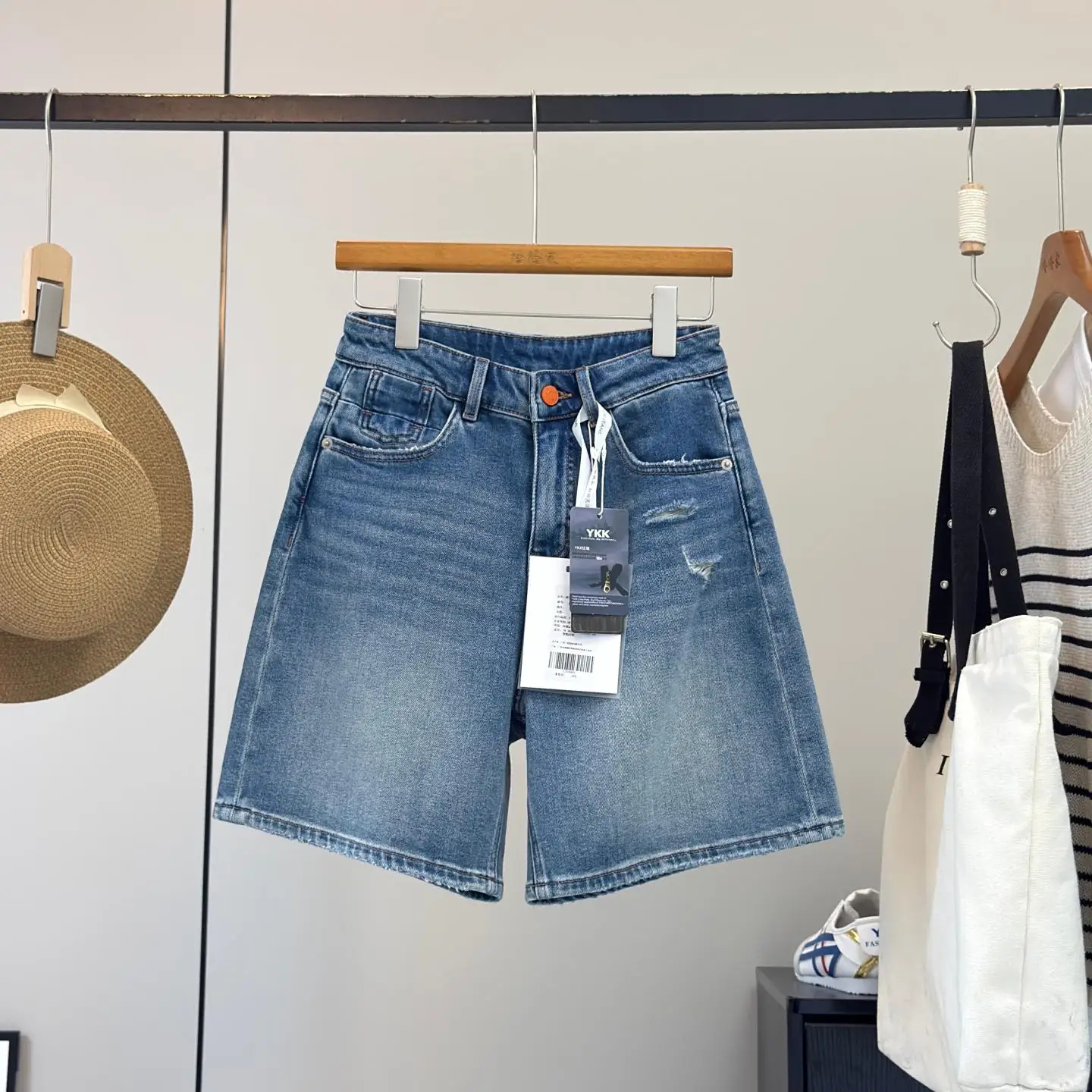 

Summer Vintage Heavy Duty Washed Ripped Wide Leg Jeans Shorts High Waist Cotton Denim Shorts for Women with Button Closure