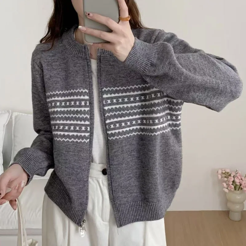 

New Zipper Color Blocked Jacquard Sweater Jacket Top Design Jacket Women's Autumn and Winter Knitted Cardigan Striped Round Neck