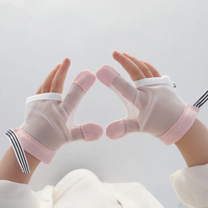 مصحح اليد لأكل إصبع السبابة للأطفال لوقف العض يغطي الأطفال يمنع الإدمان بالقفازات