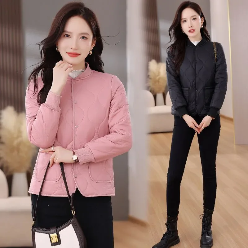 2025 NEUE frauen Baumwolle Mantel Parkas Mode Herbst Winter Jacken Damen Kurze Hinzufügen Samt Verdicken Warm Halten Oberbekleidung Tops