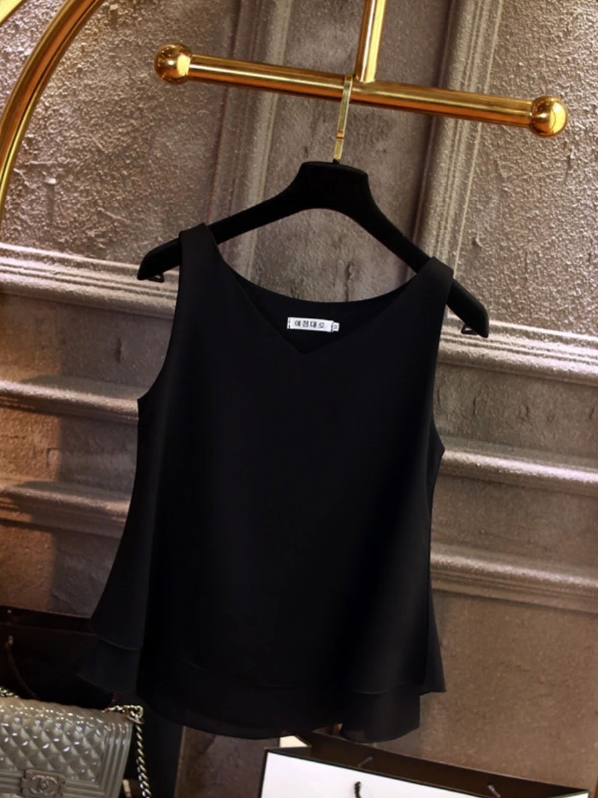 夏の新作プラスサイズレディースタンクトップお腹カバースリーブレスシフォンベストアウターウェア通勤スタイルゆったりシングルピース