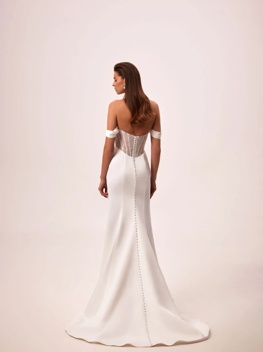 SAROULU Modern Heart-shaped Neckline Wedding Dress Intricate Pearls Lace Sheath Fitted Customized Bridal Gown Buttons Back