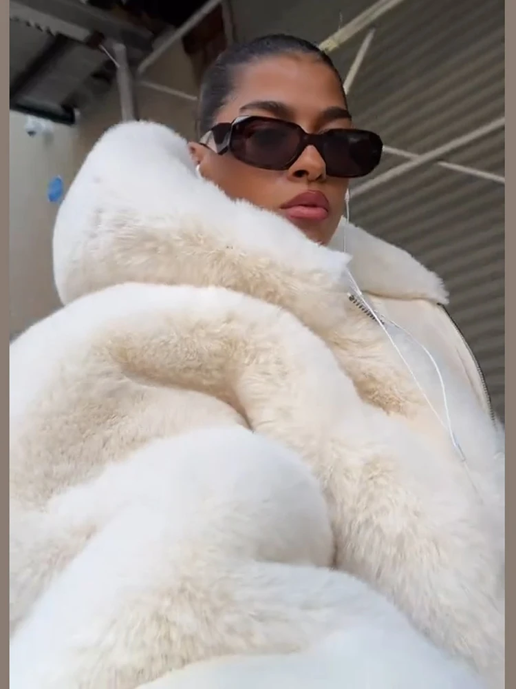 Fashion Faux Fur Thicken Coats Women Full Sleeve Hoodie Loose Zippers Warm Short Coat 2025 Winter Lady Casual Outwears