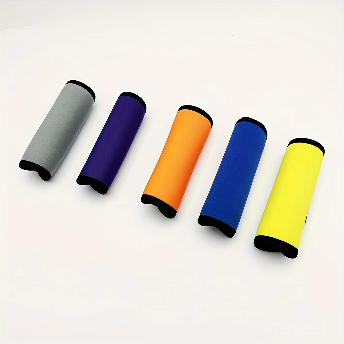 غطاء مقبض عالمي للأمتعة وعربات الأطفال مع وسادة مضادة للانزلاق هدية عملية للمسافرين مناسبة للعائلة