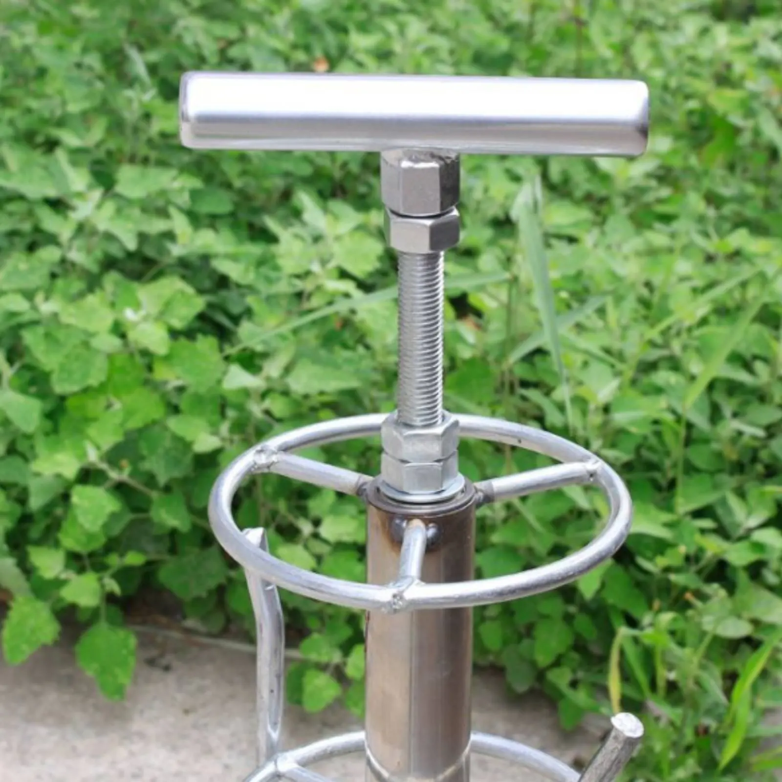 Garden Hose Corner Guide Wheel Smooth Rotation Corner Hose Guide Stake Gardening Tool Adjustable Height Easy to Use for Farmers