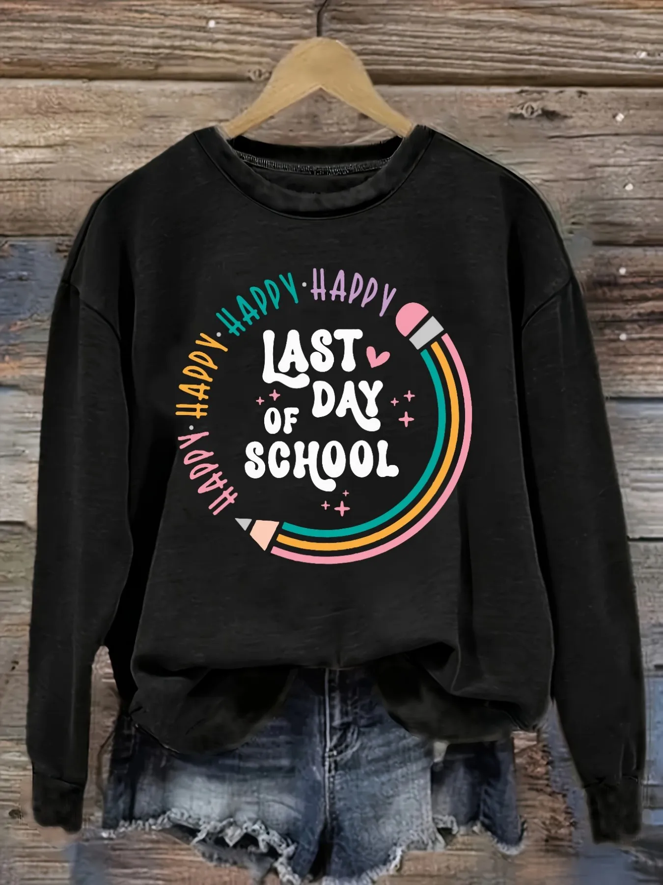 Women's Casual Long Sleeve Crew Neck T-Shirt Happy Last Day Of School Design, Round Neck Women's Clothing, Machine Washable, Slightly Elastic, Loose Fit, Spring Autumn Winter Women's T-Shirt, Halloween Costume Outfit