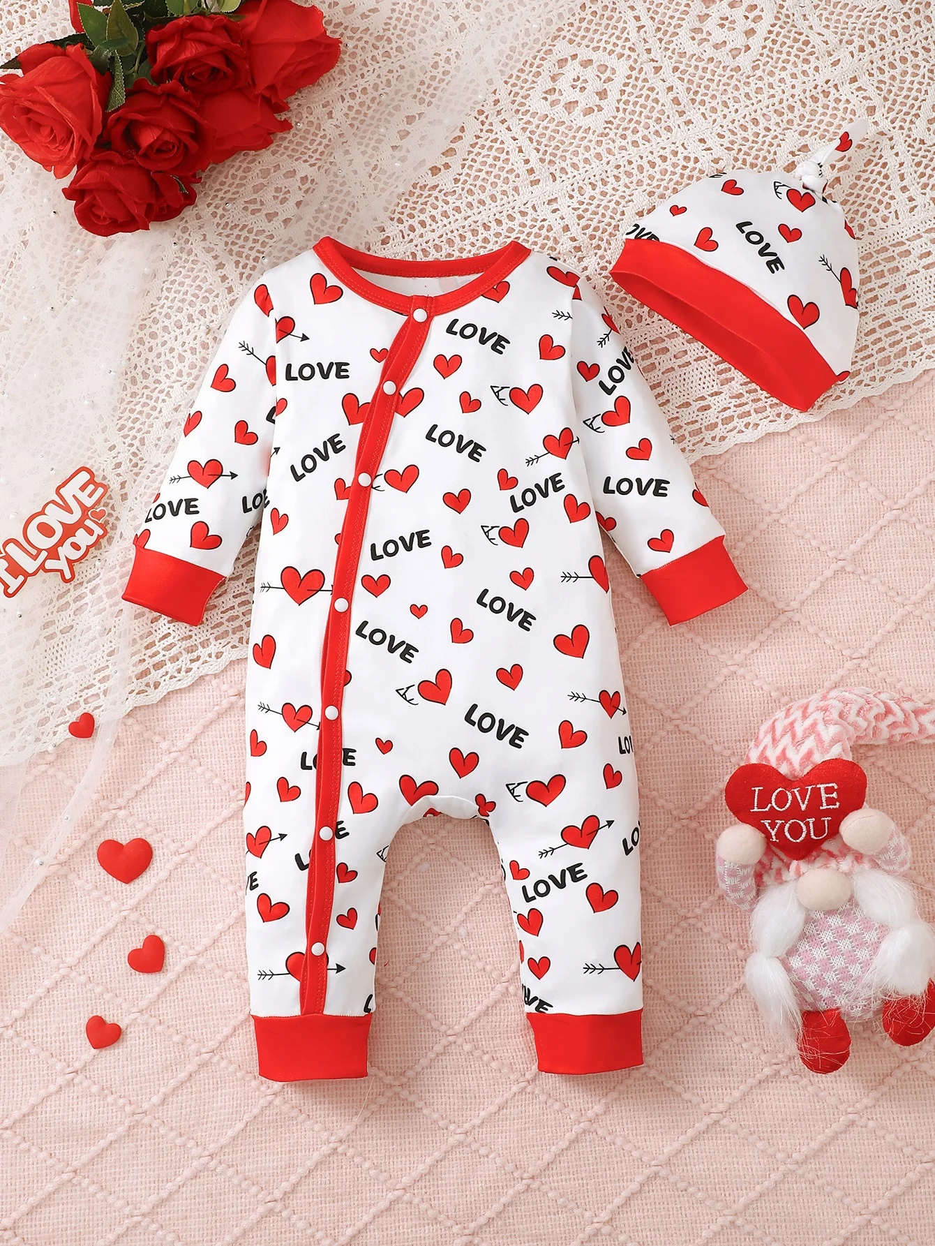 

Winter 0-1 Years Old Peach Heart Print Long Sleeved Jumpsuit With Hat , Suitable For Daily Wear