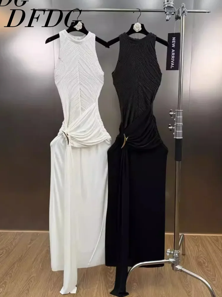

DFDG женское роскошное платье-водопад весна-лето 2025 года, плиссированное платье с металлической пряжкой без рукавов и круглым вырезом, облегающее платье