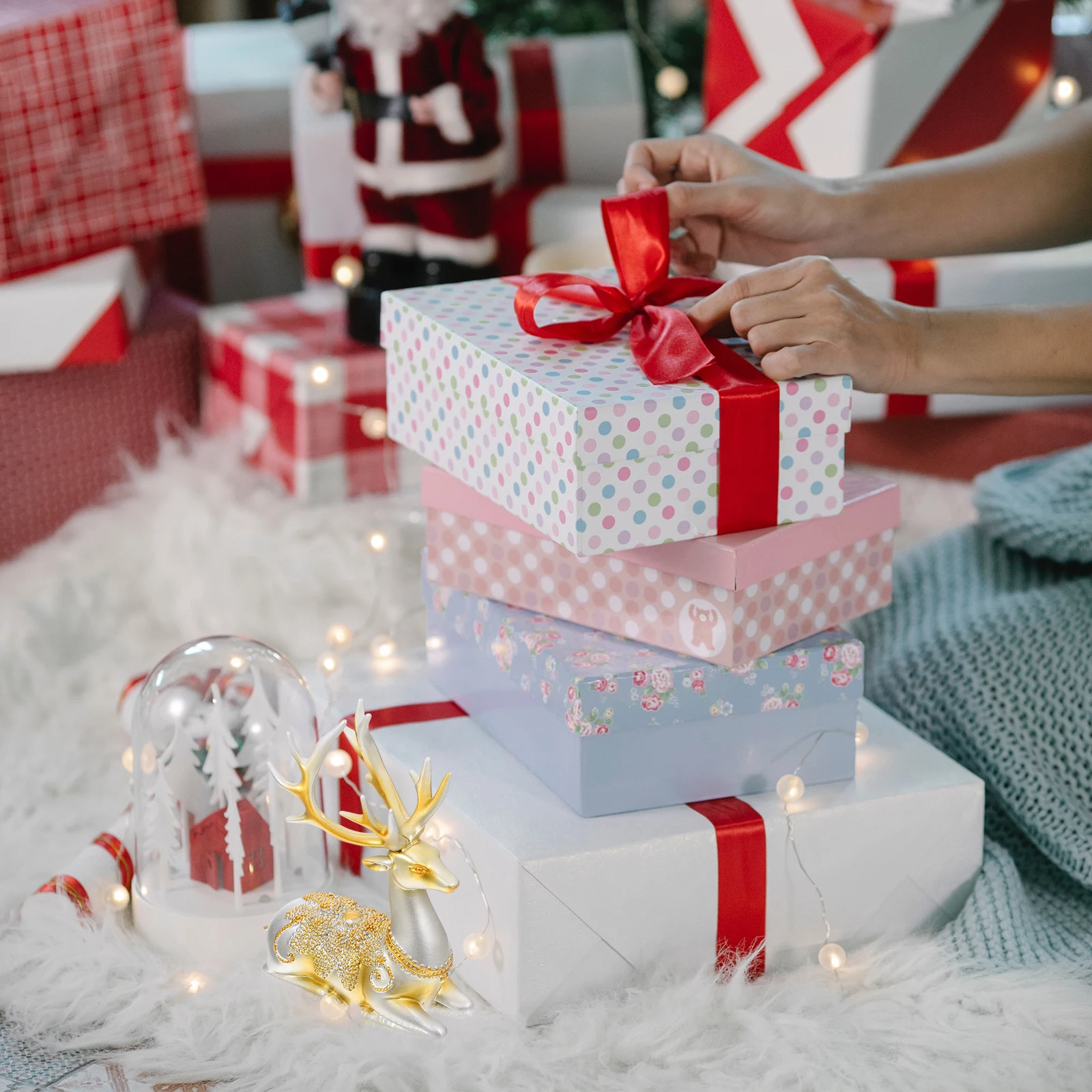 

2Pcs Deer Adornment Resin Ornament Home Living Room Decor Christmas Decoration Assorted Color Deer Ornament Home Porch Decor