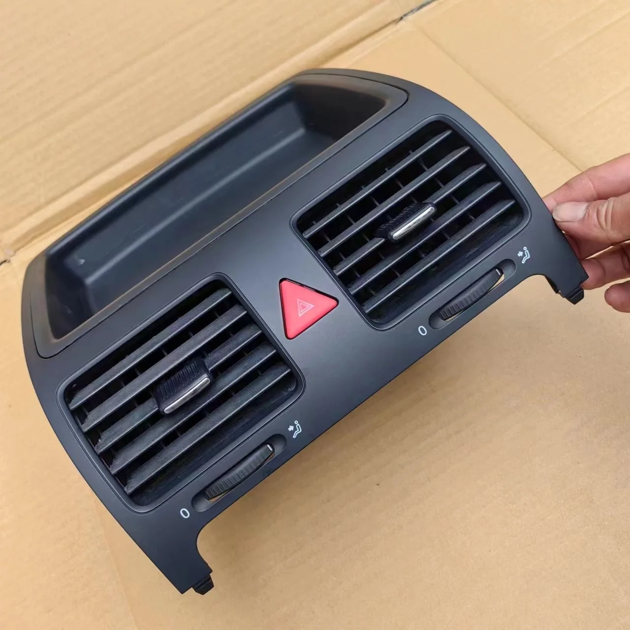 

HUIYAN Б/у автомобильные аксессуары 1KD819728, передняя центральная приборная панель автомобиля, вентиляционное отверстие для VW Sagitar Jetta MK5 Golf GTI 5