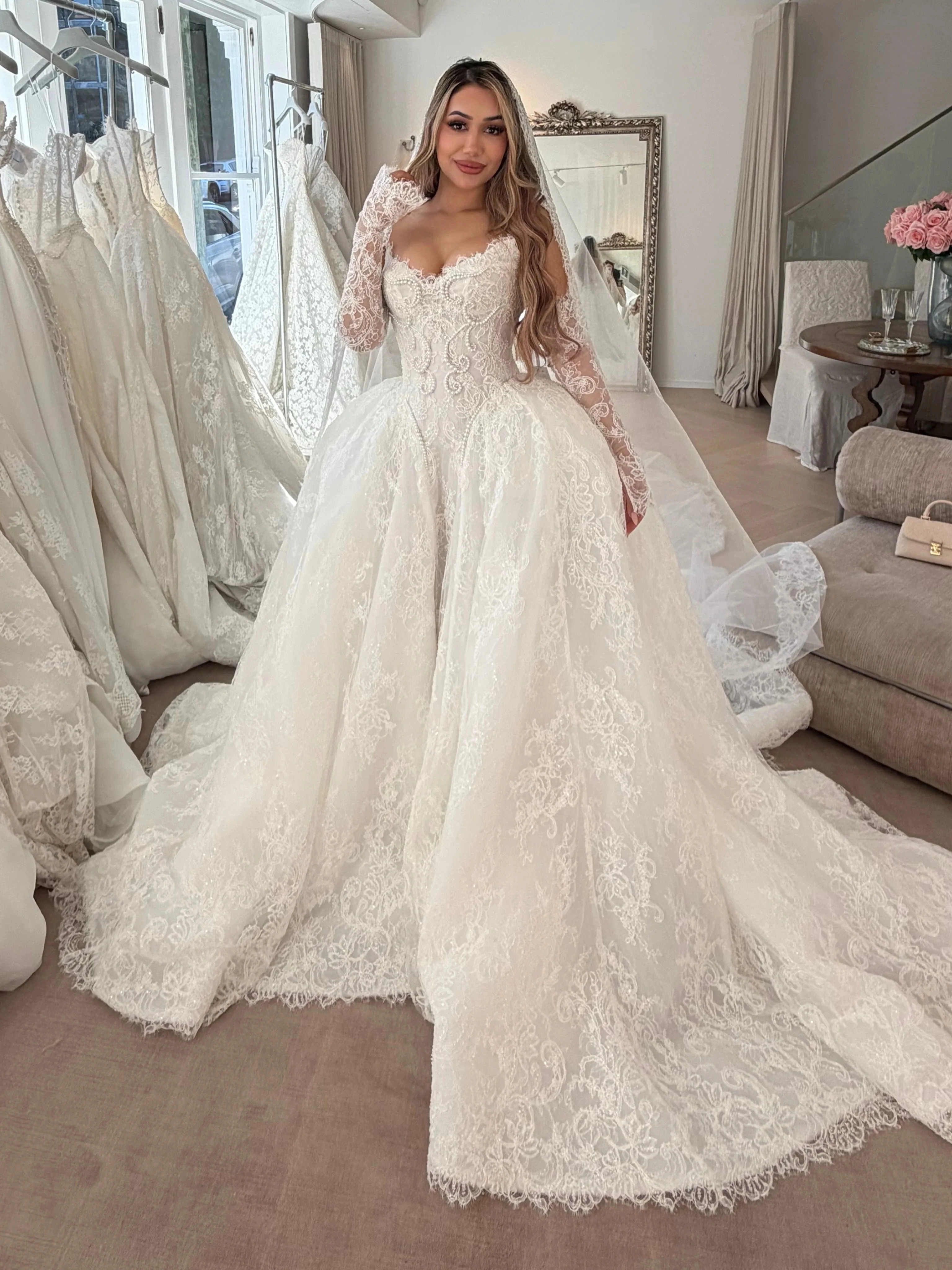 Luxury Lace Ball Gown Wedding Dress Detachable long sleeves Corset Princess Bridal Gown beading Vestido de novia