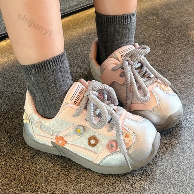 

Girls' Sneakers 2025 Spring Autumn New Children's Fashion Flower Soft Sole Lightweight Casual Shoes Comfortable Cross Tied Flats