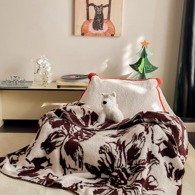 Small fresh sofa blanket Christmas autumn and winter thickened New Year sofa blanket cute knitted lunch break blanket
