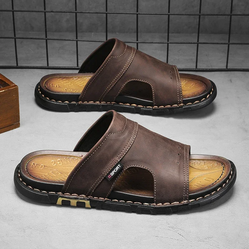 

2025 Mens Slippers Summer Casual Shoes Beach Sandals Outdoor Slides Walking Comfort Leather Luxury Designer Fashion Lightweight