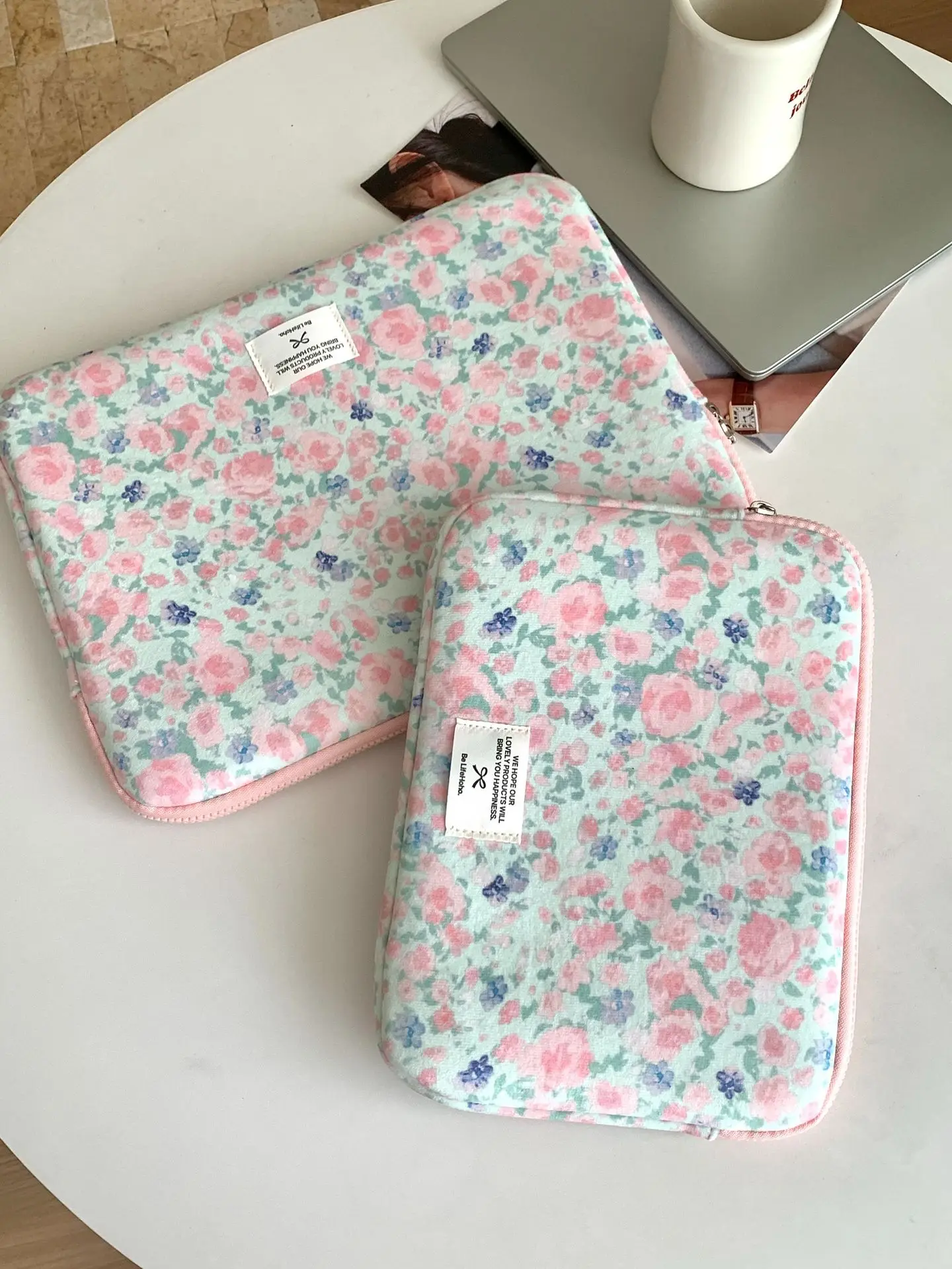 A small, cute laptop bag cover with high aesthetic quality featuring a flower design