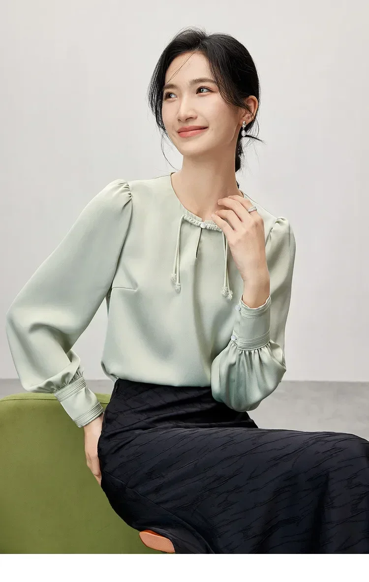 SENTUBILA Damen-Satinbluse 2026 Frühling Herbst O-Ausschnitt, ausgehöhltes Design, Quasten-Hemd, chinesischer Stil, vielseitiges Oberteil für den Alltag 143V58117X – Detail 19