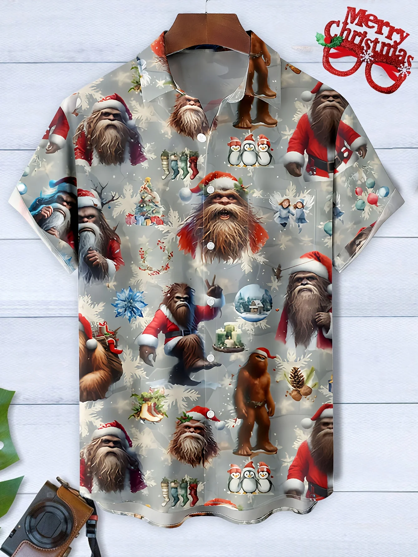 Camisa de manga corta para hombre con estampado de gorila navideño, con botones y bolsillo, estilo informal para invierno, con cuello campero, ropa para hombre