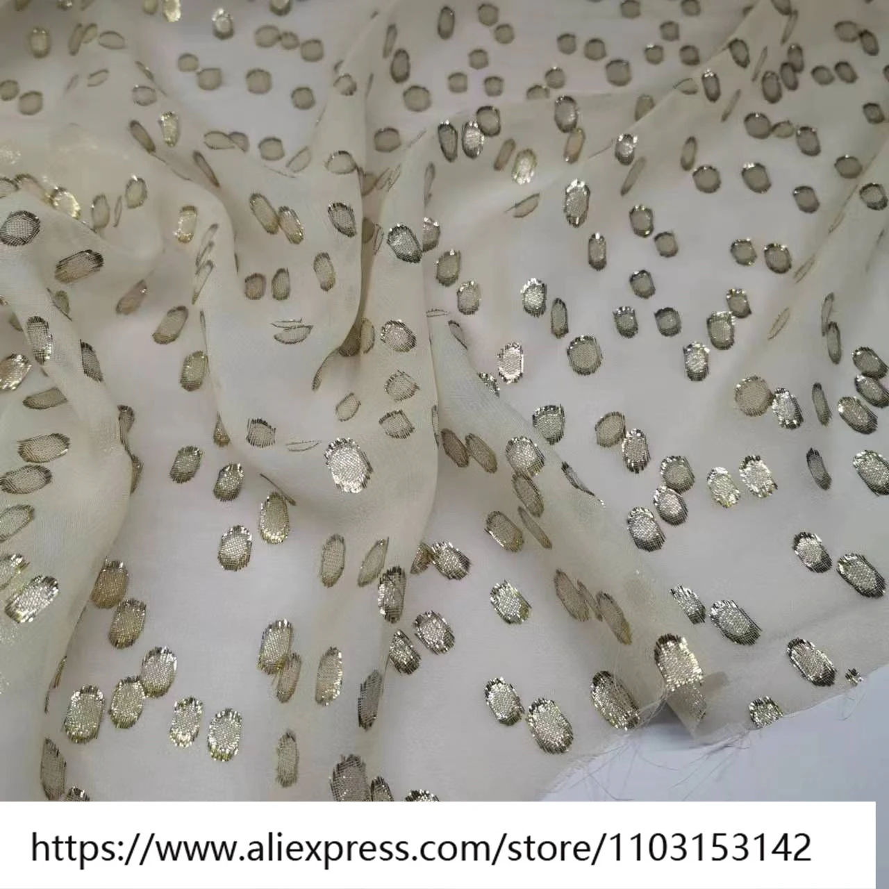 

Дизайнерская швейная ткань Легкая и тонкая женская идея Тканый шелк Бежевый Qiao Qi 8Momme Fashion