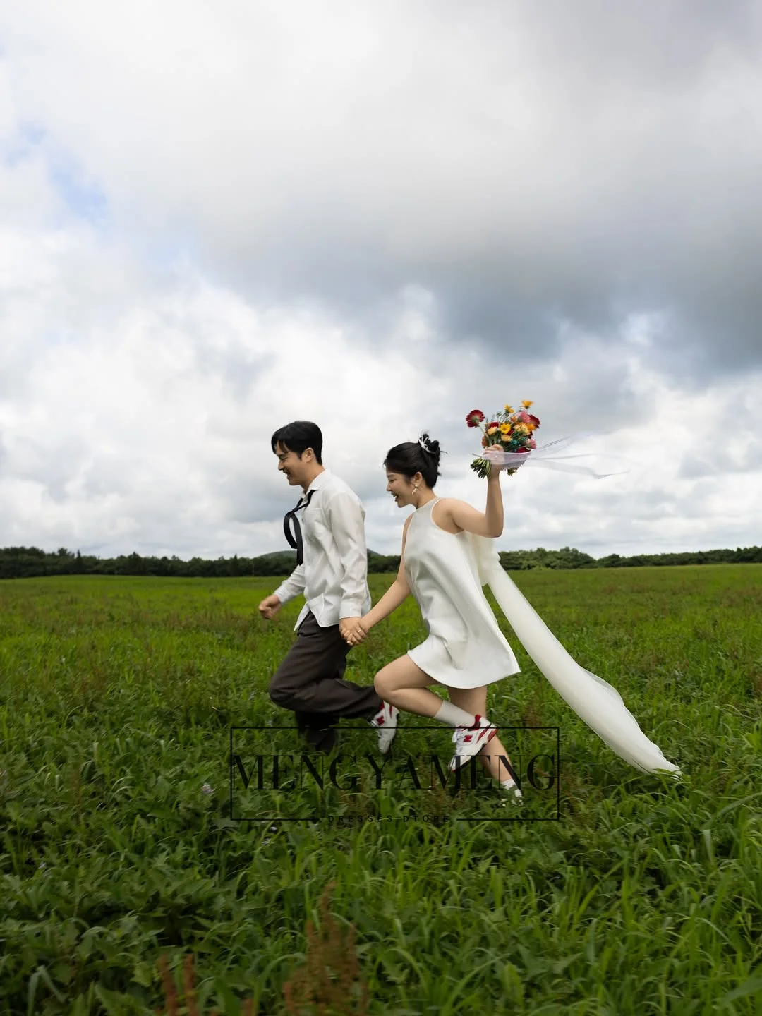 ZHUISHU Simple Mini Korean Mini Wedding Dresses Satin Sleeveless Short Bridal Gown Customized A Line Photo Shoot Gown Outdoor