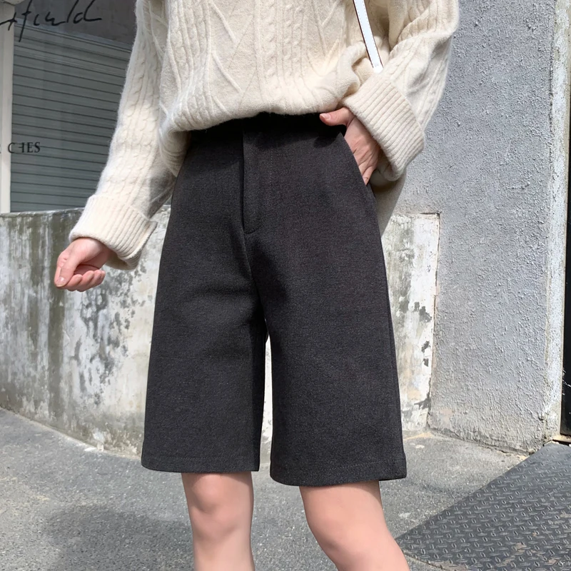 BGTEEVER Stylish Pockets Women Woolen Shorts Autumn Winter Loose Female Warm Shorts