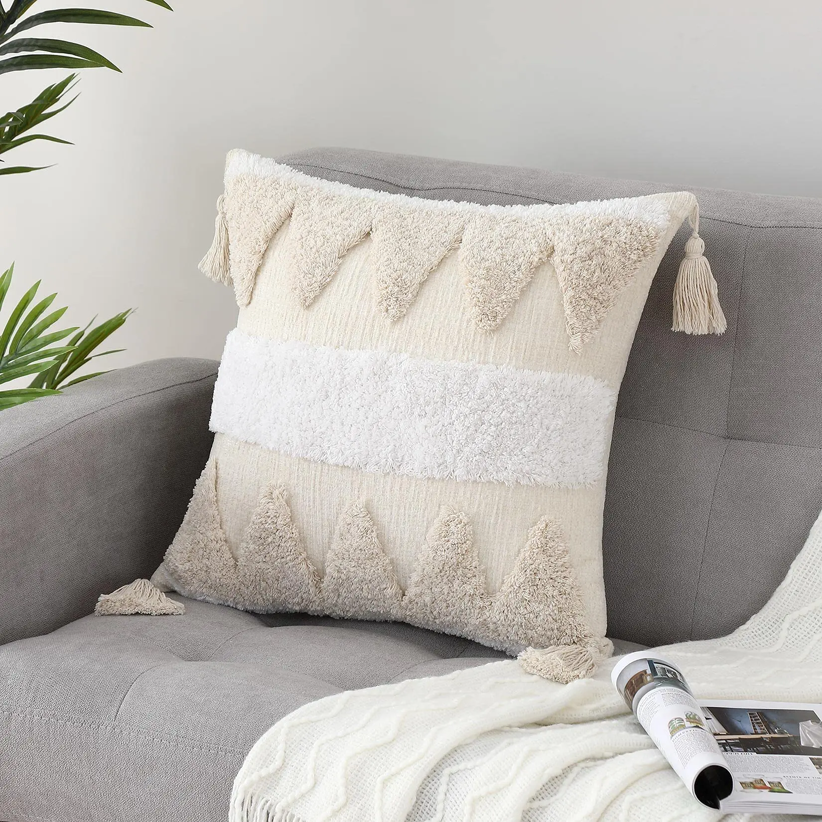 

CAROMIO Boho Decorative Pillow Cover Geometric Pattern Woven Tufted Soft Chenille Tassel Pillowcase 18x18 Inches Cream