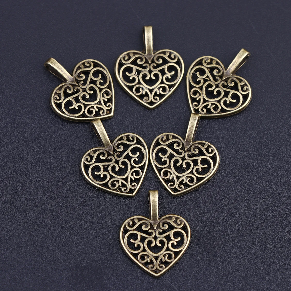 

100pcs Heart Shaped Alloy Pendant Charms for DIY Necklace Bracelet Jewelry Making Supplies Creative Gifts Simple Design
