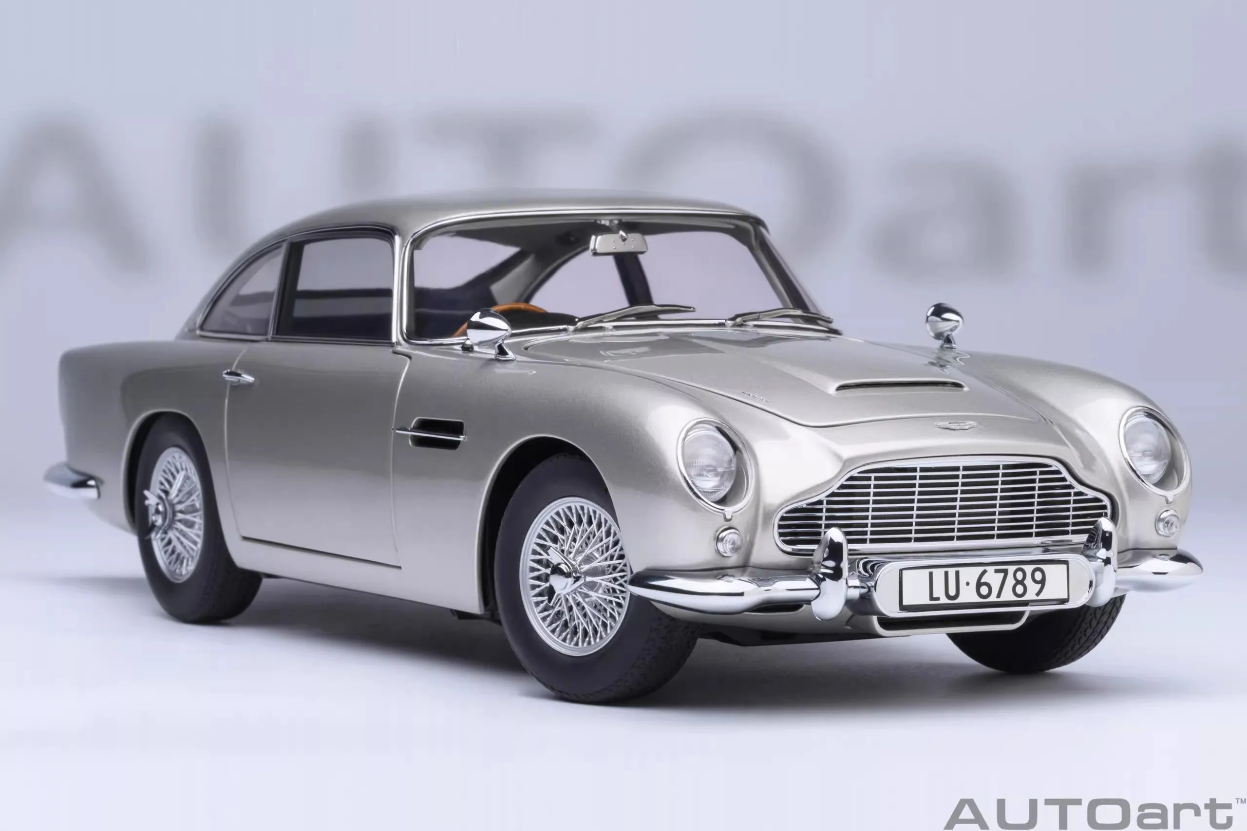 Autoart Car Model 1/18 movie version Aston Martin DB5 007 cars model alloy simulation ornament boy collection birthday toys gift