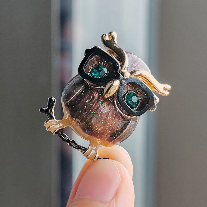 Cartoon Owl Brooch Pins Vintage Cute Wear Glasses Personality Animal Casual Party Office Brooches for Women Jewelry Gifts