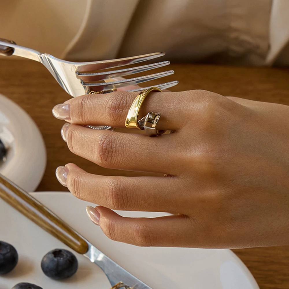 

AIKOER Minimalist 18K Gold Color Plated Stainless Steel Double Color Surface Twisted Line Ring Women's Jewelry Party Gift