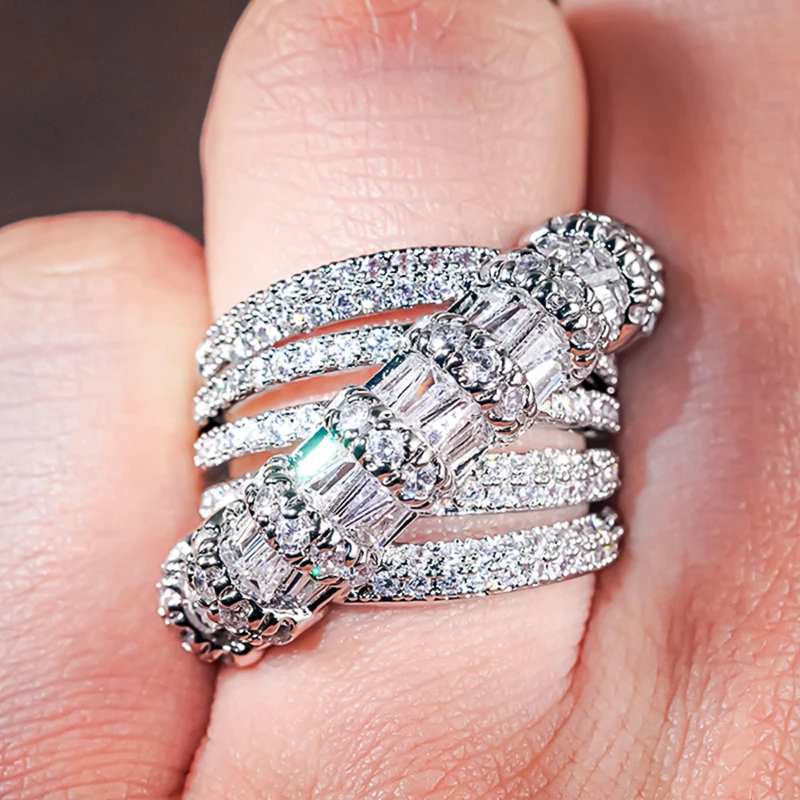 Huitan Spezielles Geometrisches Kreuz-Design Damen Silberfarbener Ring Voll Glänzender Kubischer Zirkonia Statement Party Hip-Hop Fingerschmuck