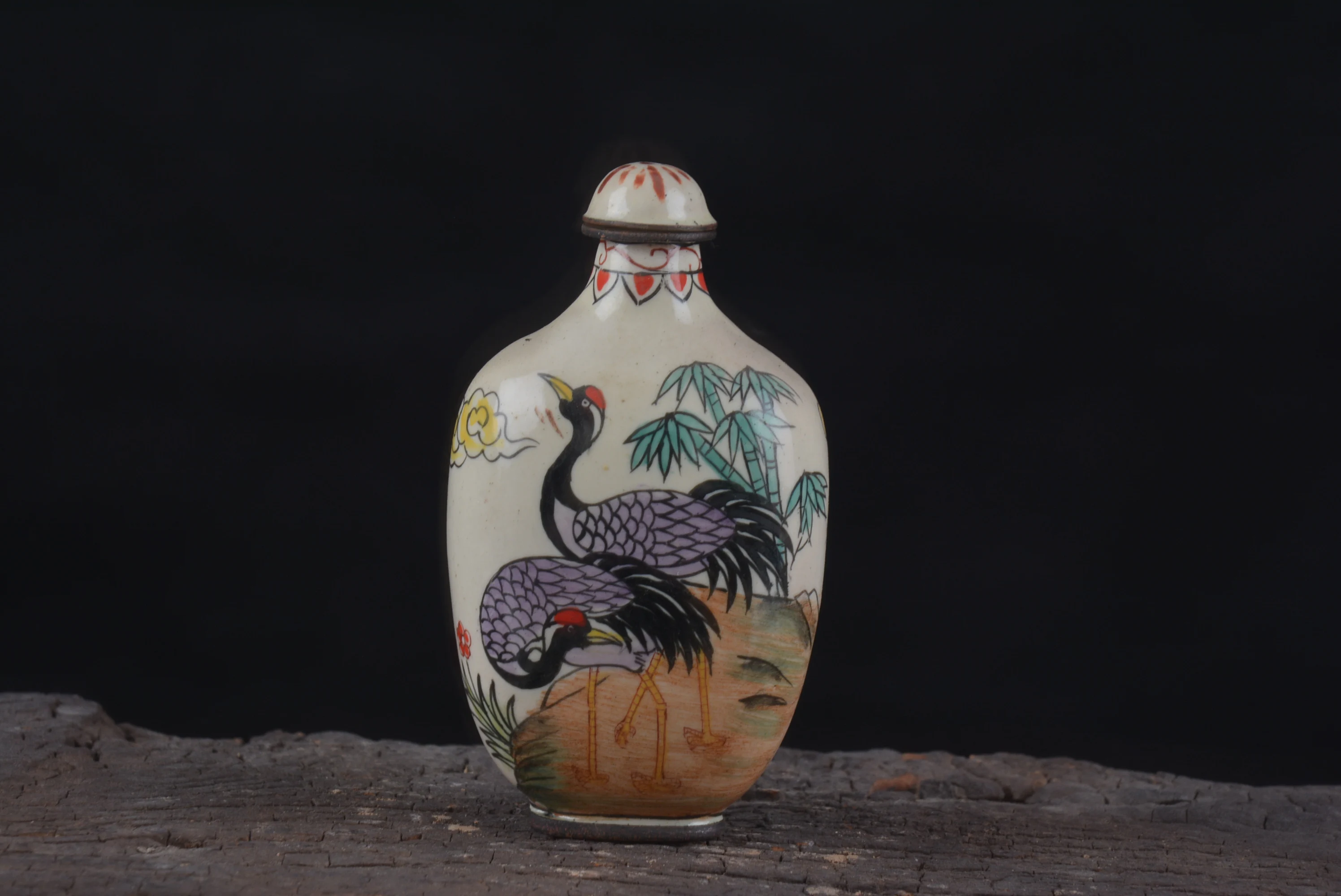 

collections Qing Dynasty old copper enamel color snuff bottle,Red-crowned crane