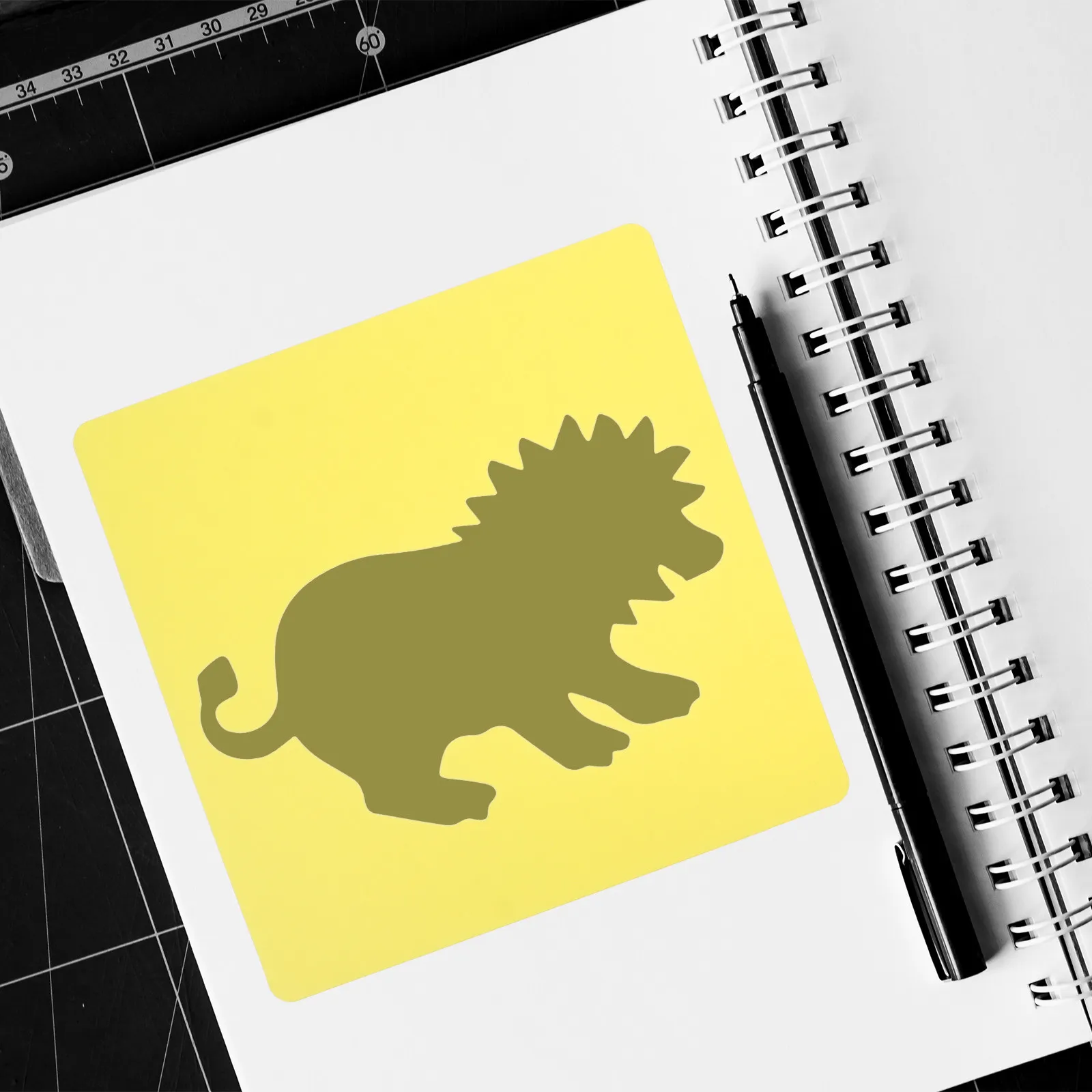 Eco-Friendly Reusable PP Animal Stencils Set – 12 Sheets Cartoon Patterns for DIY Painting & Educational Art Activities
