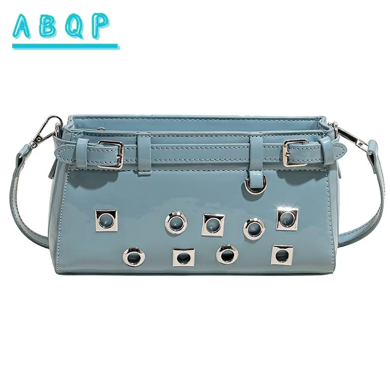 

Женские сумки 2025 года, новая персонализированная сумка через плечо с заклепками, модная нишевая сумка-мессенджер, трендовая большая вместимость