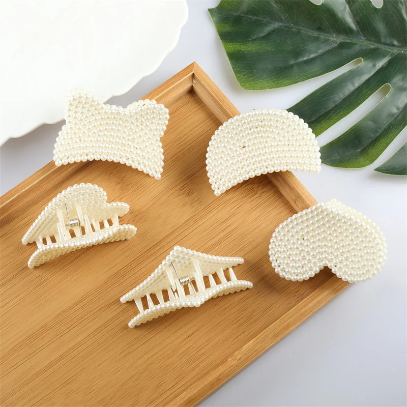 New Women Pearl Claw Clips Hollow Geometry Hair Claw Big Size Headband Hairpin for Girls Crab Hair Clip Fashion Hair Accessories