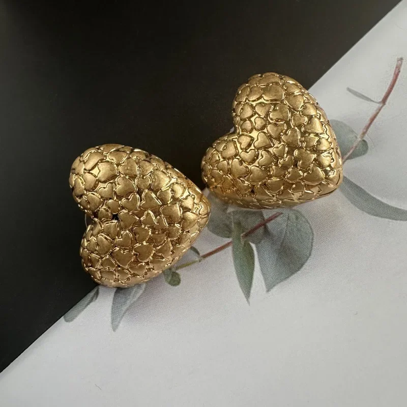 Os Fashion Jewelry Vintage Antique  Printed Heart Clip-On Earrings, Heart-Shaped Studs for Women