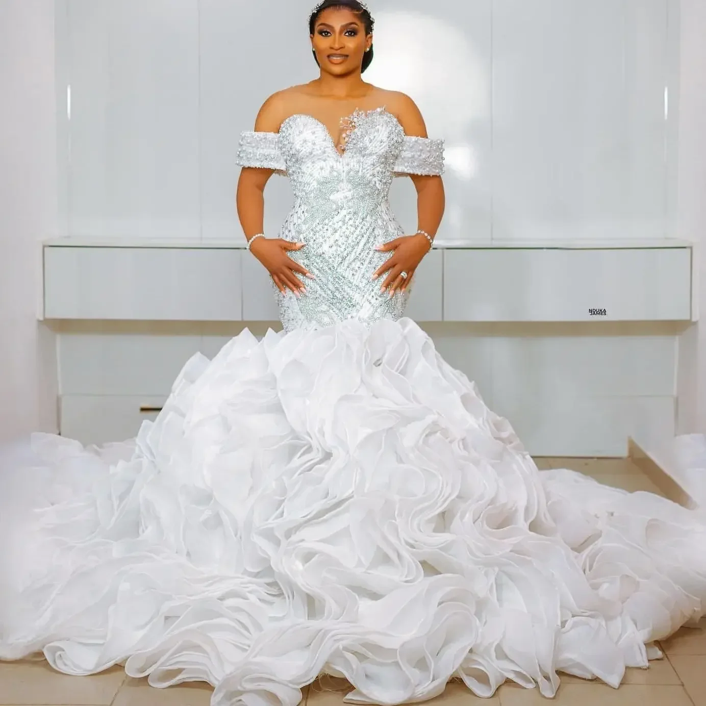 

Luxury Off Shoulder Mermaid Wedding Dress Sparkling Beaded Ruffle Hard Yarn Bride Dress African Plus Size Wedding Dress Customiz