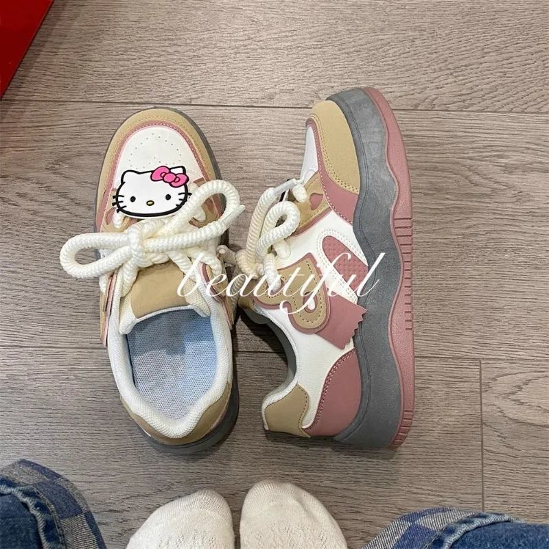 Retro giapponese originale Sanrio Hello Kitty scarpe da tavola primavera nuove scarpe con plateau versatili scarpe da ginnastica Casual scarpe firmate da donna