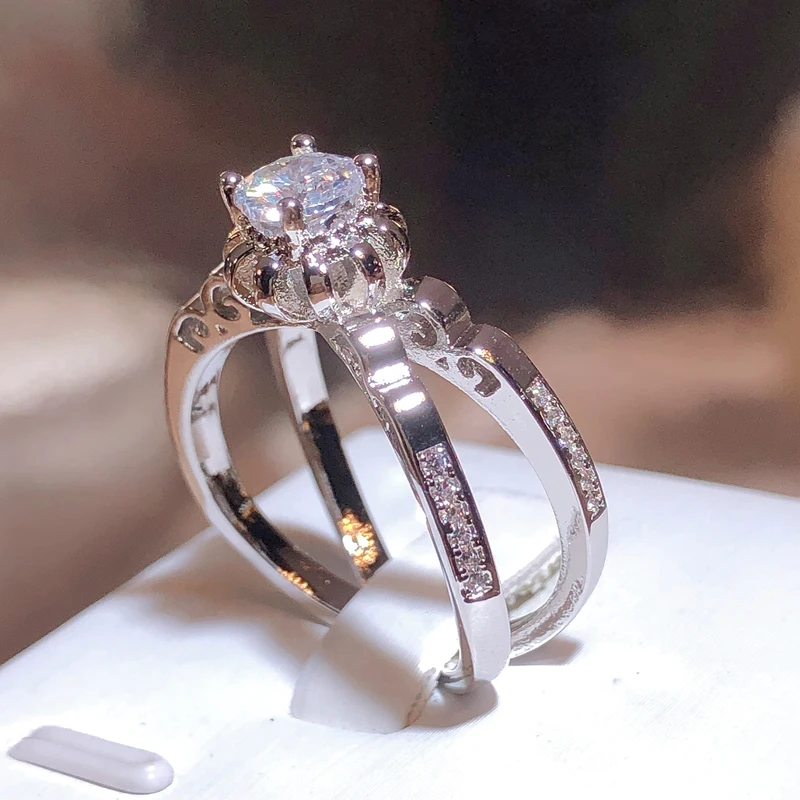 Mode Baru Empat Cakar Putih Zirkonia Terjalin Tunas Mahkota Cincin Wanita Proposal Pertunangan Cincin Pernikahan Hadiah Hari Valentine