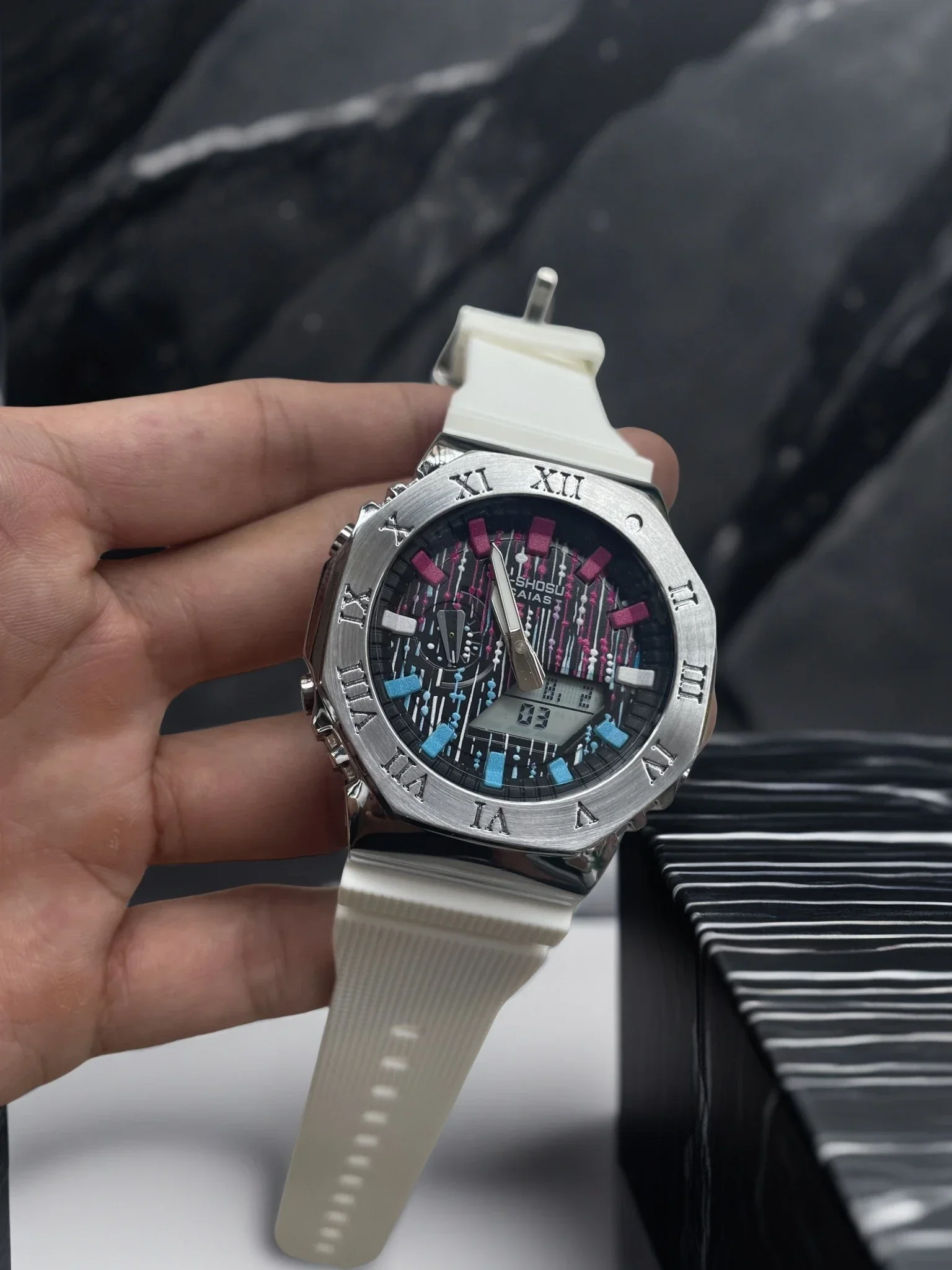 

Электронные спортивные цифровые часы унисекс, светодиодные многофункциональные GM с большим циферблатом. Все стрелки, которые можно управлять серии из дуба.