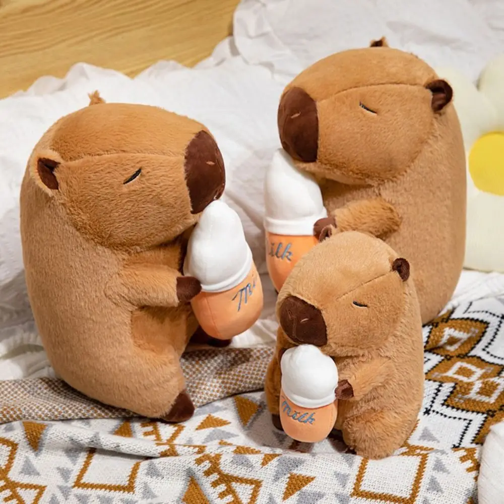 

Feeder Capybara Plush Toy Holding Bottle Fluffy Capibara Anime Fluffty Toy PP Cotton Collection Capybara Plush Doll