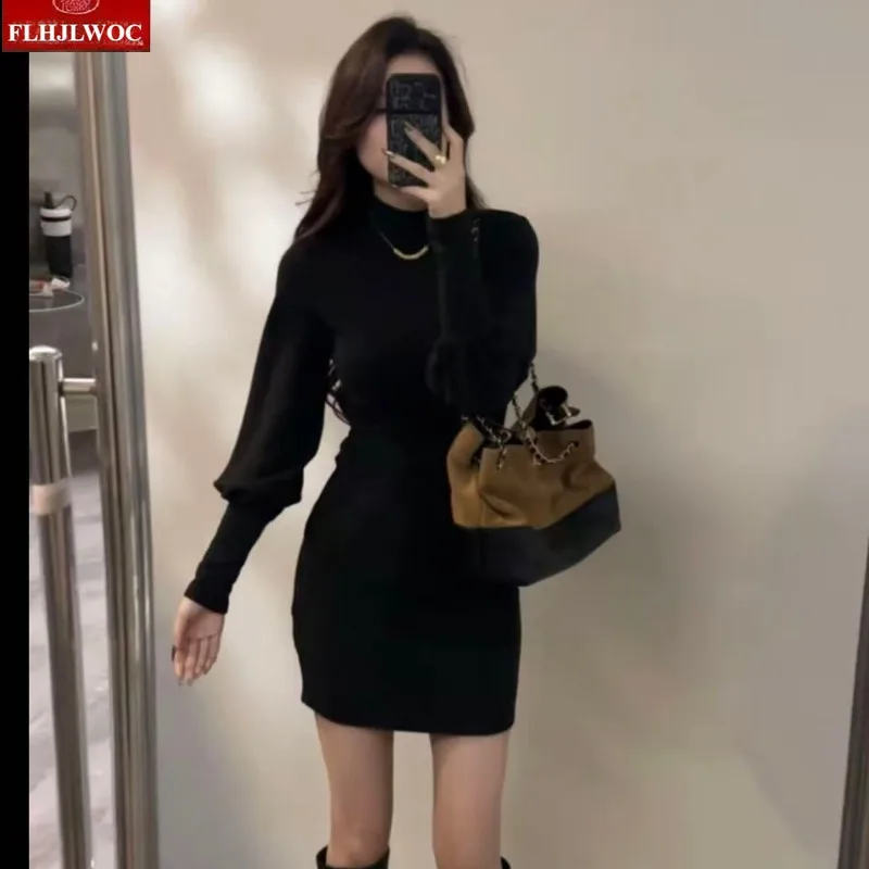 Małe czarne sukienki francuski design damskie 2026 wiosna Nowy Rok urocze dziewczęce sukienki z długim rękawem, dopasowane w talii, gładkie sukienki typu T-shirt z golfem