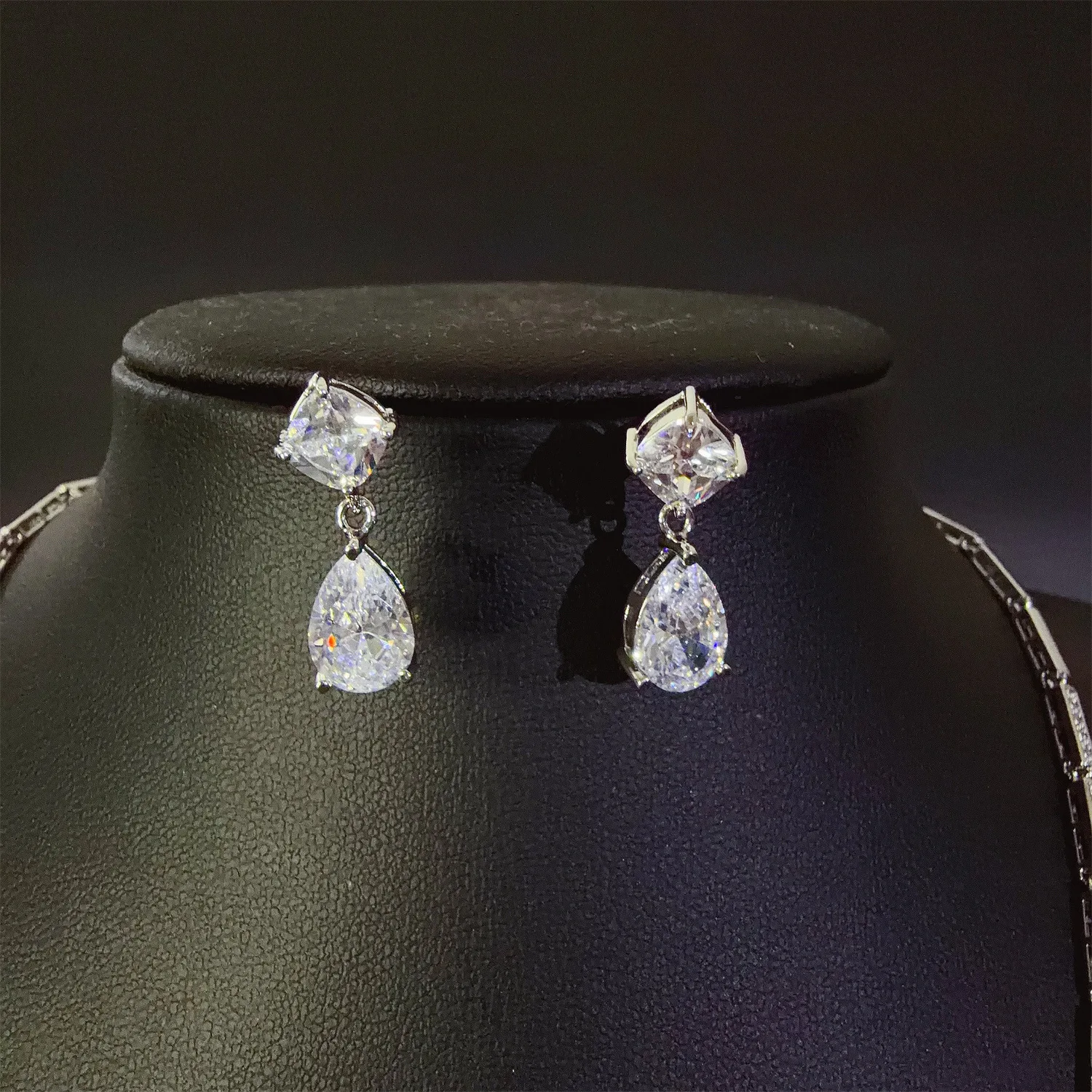 Bright light luxury sliver color water drop necklace earrings everyday women dress decorative jewelry wedding party gift M-901