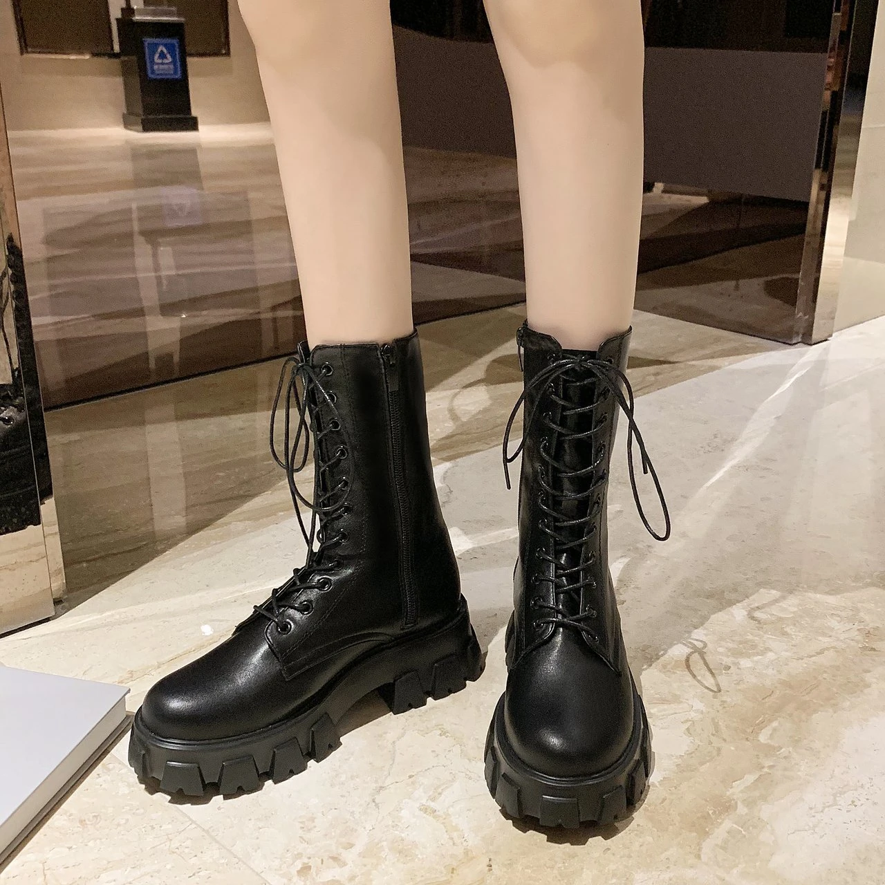 2023 Autumn and Winter Fashion New Sexy Comfortable Round Toe Cross Strap Leather Zipper Solid Color Thick Bottom Women\'s Boots