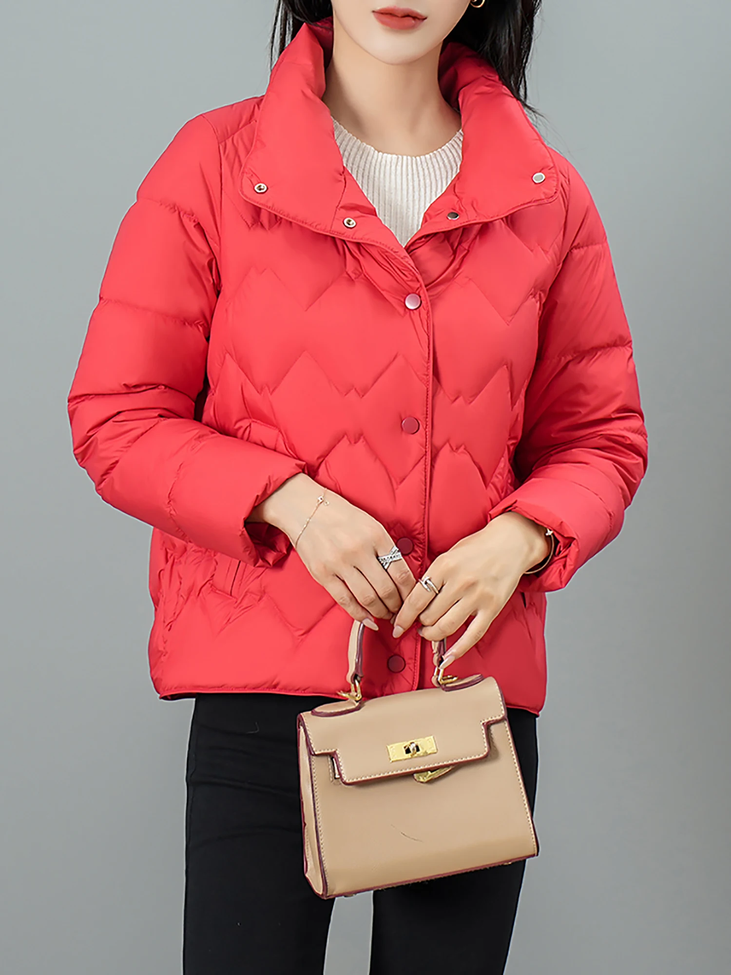 Lightweight down jacket for women in winter 2024, new fashionable stand up collar, small stature, early winter thin short jacket