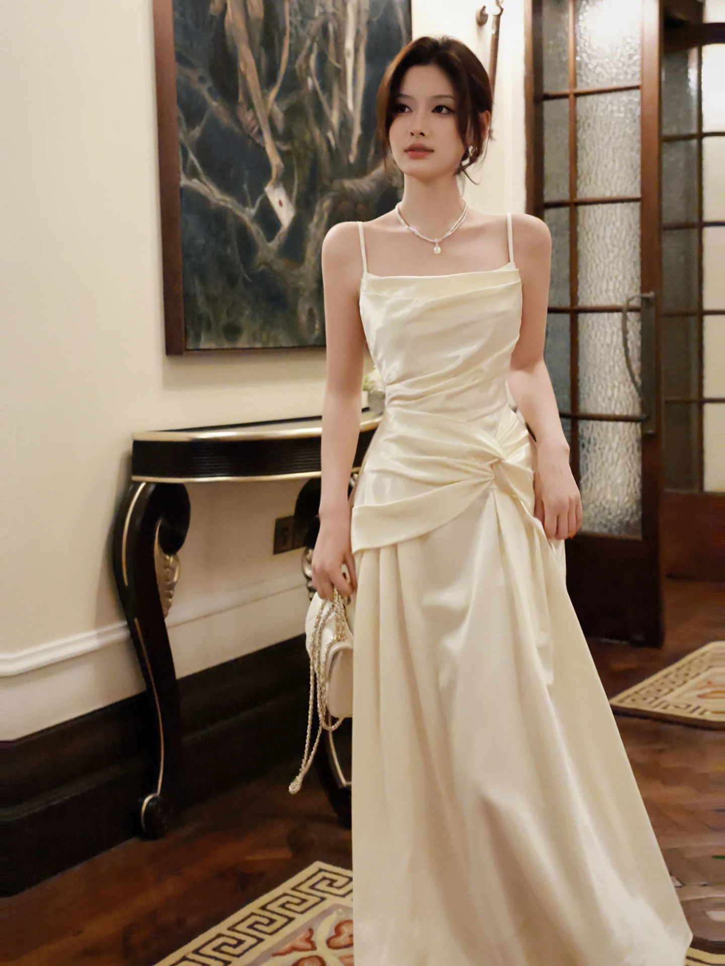 

Ele Атласное белое платье на бретельках Dr со складками и высокой талией, асимметричное платье French Sle No Sve, застежка-молния, облегающее трапециевидное платье...