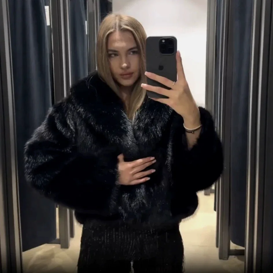Street Fashion Week Luxury Brand Gardient Cropped Faux Fur Coat Women Winter 2026 Hot Cool Girls Fluffy Short Fur Jacket