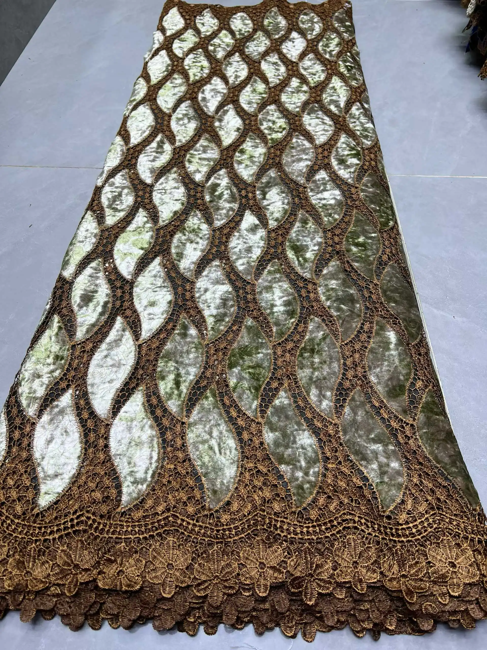 2025 Tessuto di pizzo di velluto con paillettes francesi di lusso di alta qualità con perline africane nigeriane per abiti da festa di nozze da donna