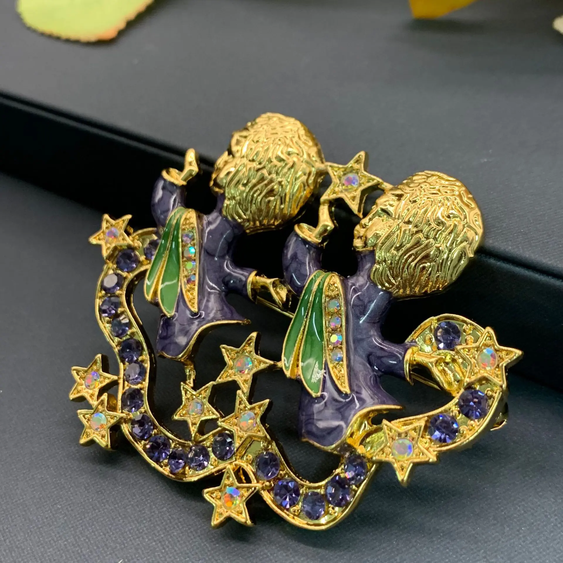 Vintage Classic Medieval Double Boys Angel Star Crsytal Brooches For Women Men Vintage Retro Enamel Palace Dazzle Jewelry Pins